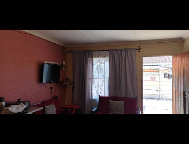 2 BEDROOM HOUSE FOR SALE IN PELIKAN PARK